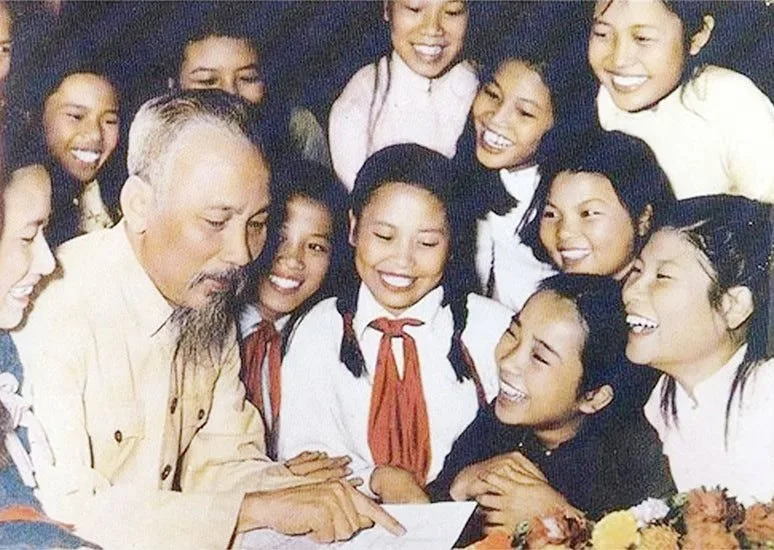 Kỷ Niệm 136 Năm Ngày Sinh Chủ Tịch Hồ Chí Minh: Tinh Thần Phụng Sự Trường tồn 